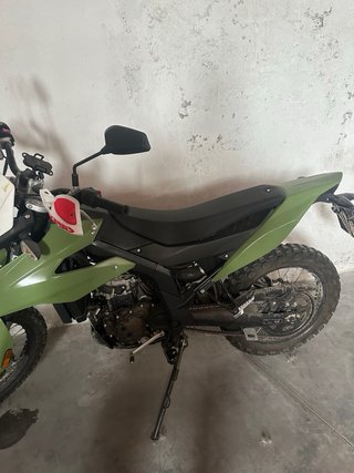 Moto UM DSR 125 Enduro Verde