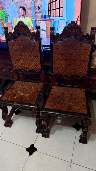 Mesa y 6 sillas madera maciza