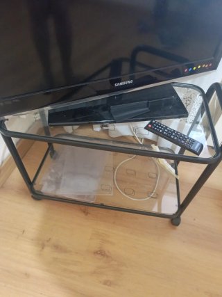 Mesa de cristal y metal negra
