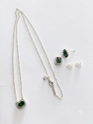 Conjunto Collar y Pendientes Esmeralda