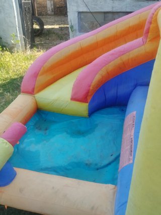 Castillo Hinchable con tobogán seco y agua