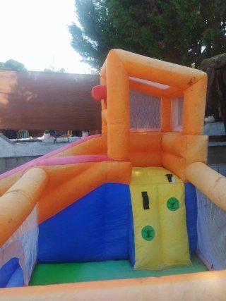 Castillo Hinchable con tobogán seco y agua