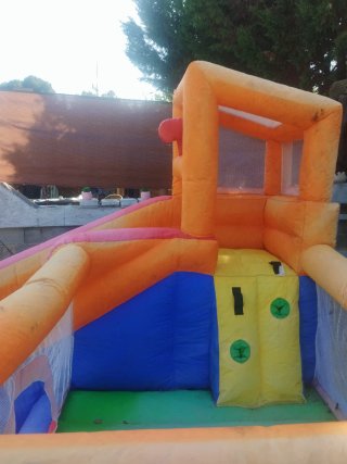Castillo Hinchable con tobogán seco y agua