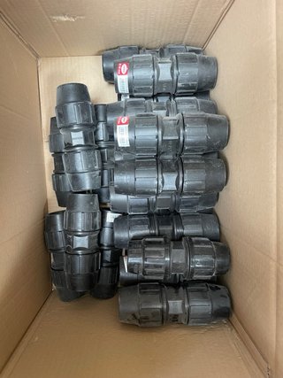 Lote accesorios polietileno/PVC para tubería