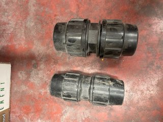 Lote accesorios polietileno/PVC para tubería