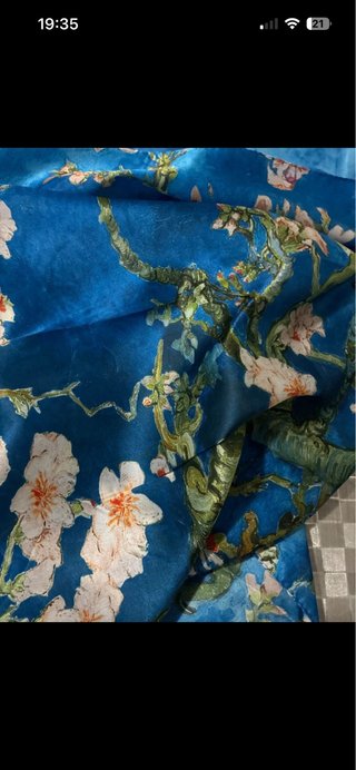 Foulard con fiori di mandorlo