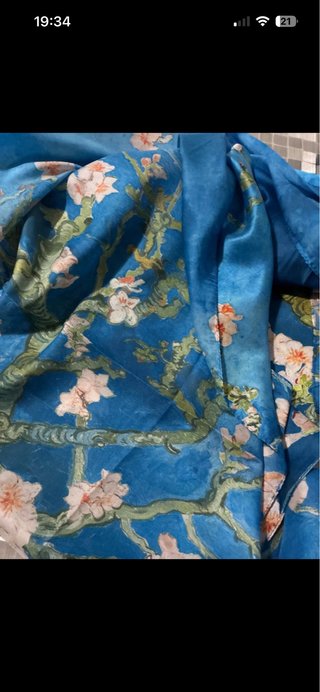 Foulard con fiori di mandorlo
