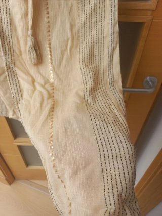 Kaftán bordado beige y negro y pantalon a juego