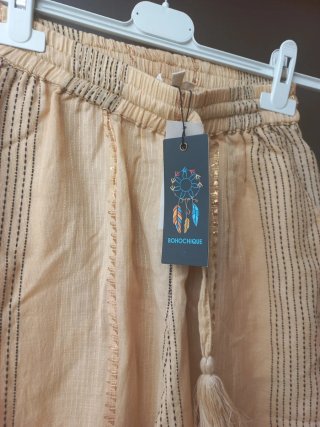 Kaftán bordado beige y negro y pantalon a juego