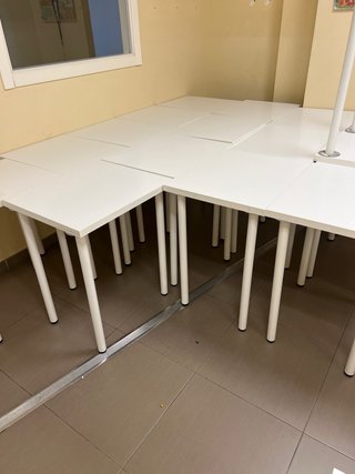 Mesa auxiliar blanca