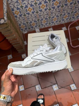 Zapatillas Reebok Blancas y Grises