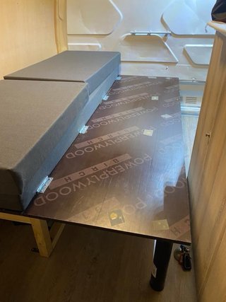 Estructura de Cama abatible para furgoneta camper