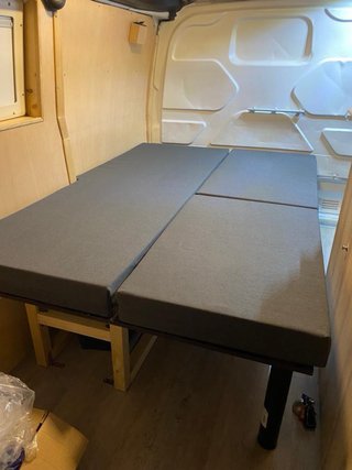 Estructura de Cama abatible para furgoneta camper