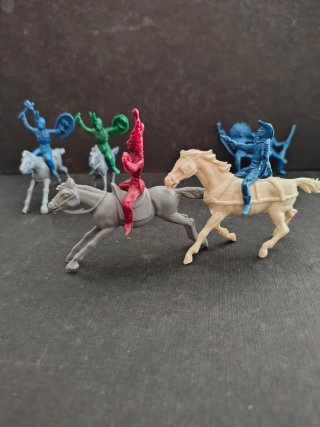 Set di 6 Figure di Cowboy e Indiani + 4 Cavalli