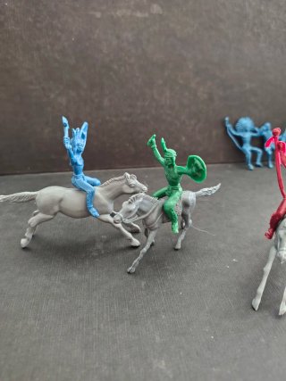 Set di 6 Figure di Cowboy e Indiani + 4 Cavalli