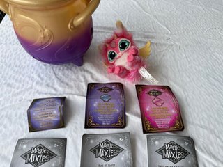 Magic Mixies caldera y Peluche