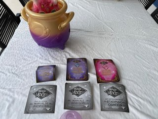 Magic Mixies caldera y Peluche