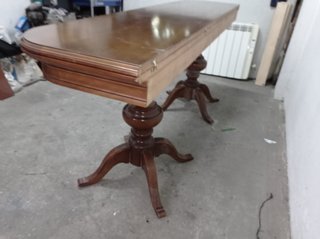 Mesa antigua de madera. baja , 76 cm