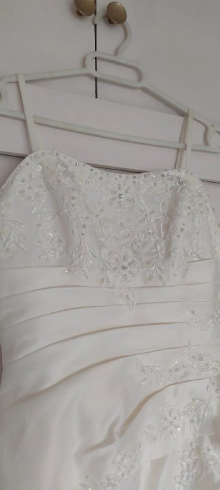 Vestido de Novia Crema Suave con Flores