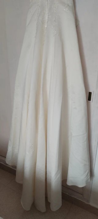 Vestido de Novia Crema Suave con Flores