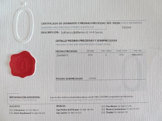 Anillo de compromiso de oro blanco con diamante