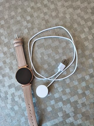 Reloj Inteligente Dorado y Rosa.Mujer. MARCA CHINA