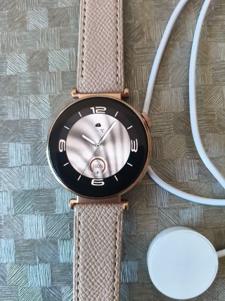 Reloj Inteligente Dorado y Rosa.Mujer. MARCA CHINA
