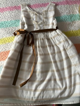 Vestido de ceremonia dorado y blanco