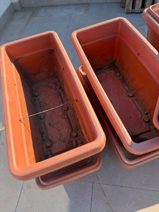7 Jardineras de plástico con platos