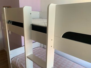 Litera blanca de madera