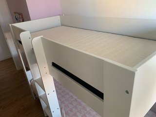 Litera blanca de madera
