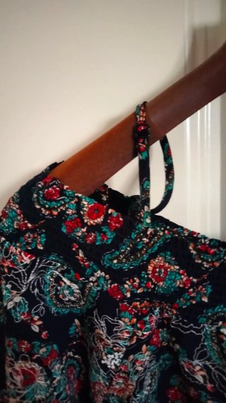 Blusa con tirantes y estampado paisley