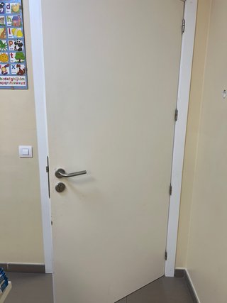 Puerta blanca  Cada puerta 20 € Tengo 14 puertas
