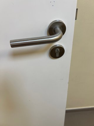 Puerta blanca  Cada puerta 20 € Tengo 14 puertas