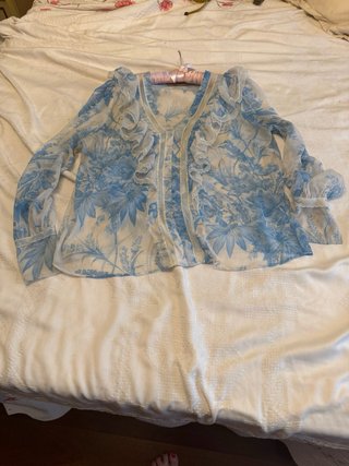Blusa Twinset azul y blanco floral