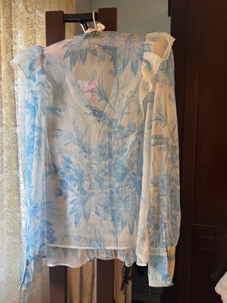Blusa Twinset azul y blanco floral