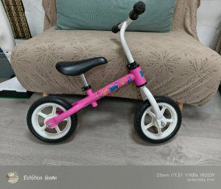 Bicicleta de equilibrio rosa