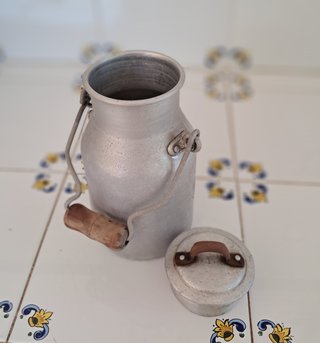 ANTIGUA LECHERA METALICA