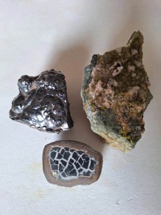 Minerali grezzi e levigati