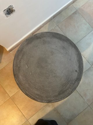 Mesa auxiliar redonda cemento y madera