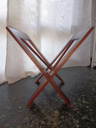 Revistero de madera