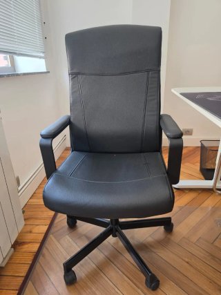 Silla de oficina negra