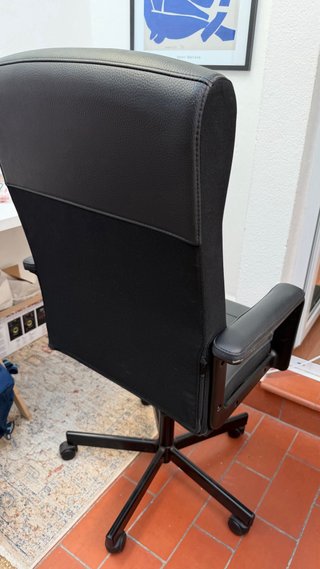 Silla de oficina ergonómica negra