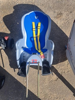 Silla bici bebé con arnés y reposapiés