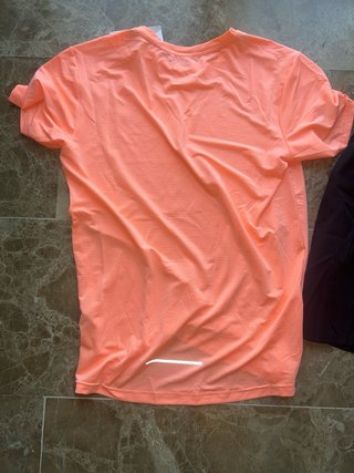 Conjunto Nike Camiseta Naranja y Pantalón Negro