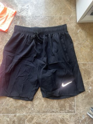 Conjunto Nike Camiseta Naranja y Pantalón Negro