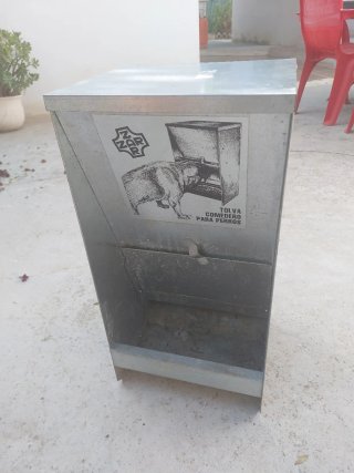 Comedero para perros metálico Se vende en Cártama
