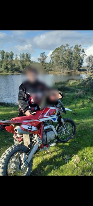 Pit Bike 110cc Semiautomática Roja y Blanca