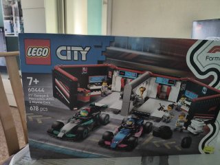 Lego City 60444 F1 Garage