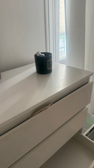 Cómoda blanca y madera Ikea